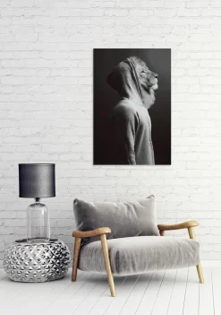 Glasbild LÖWE IM HOODIE